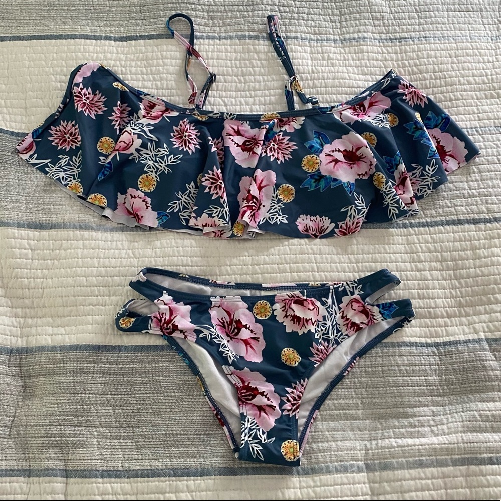 Cupshe Tempt Me Flounce Bikini